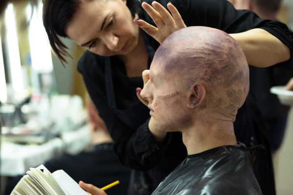 application-make-up-training-models-in-Pinewood-Studios-600.jpeg